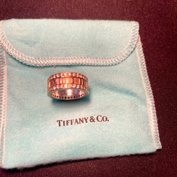 Gently WornTIFFANY & Co. 18K White Gold Full Circle
Diamond Atlas Ring Size 7.5. - Picture 3 of 6